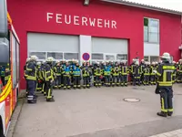 Die Mannschaft der Feuerwehr Langenargen tritt zur Hauptübung an.